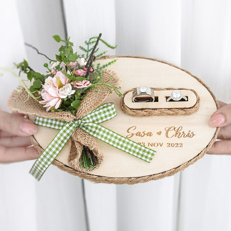 Custom Oval Wooden Flowers Eng - Ring Bearer Pillow のレビューと価格