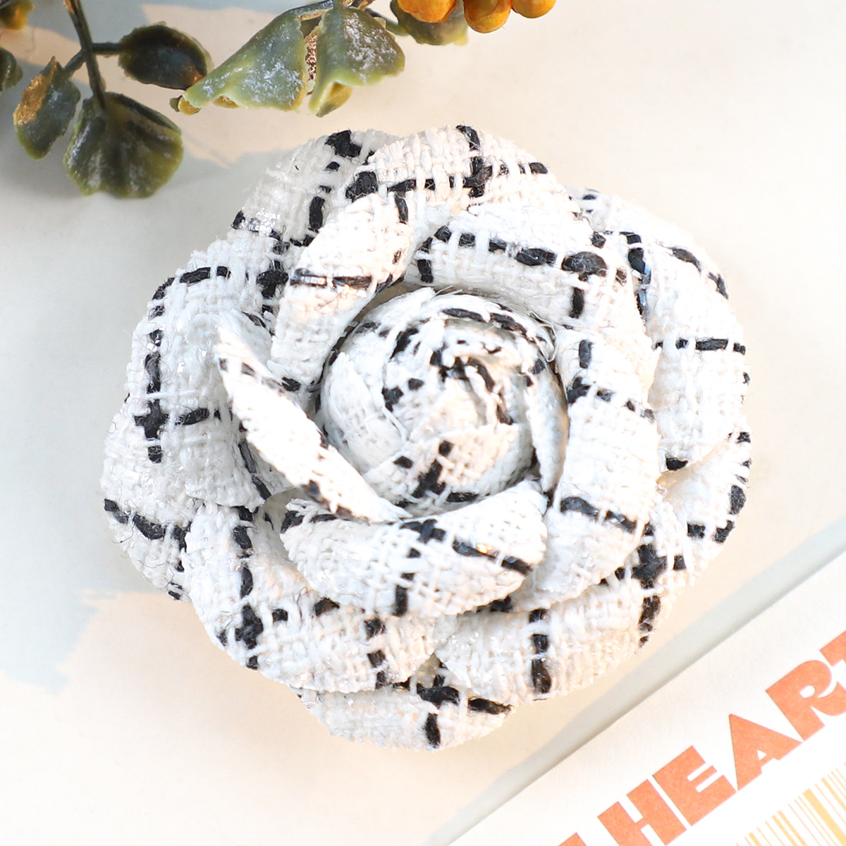 6CM Camellia Brooch for Women  - Wedding Dress Supply のレビューと価格